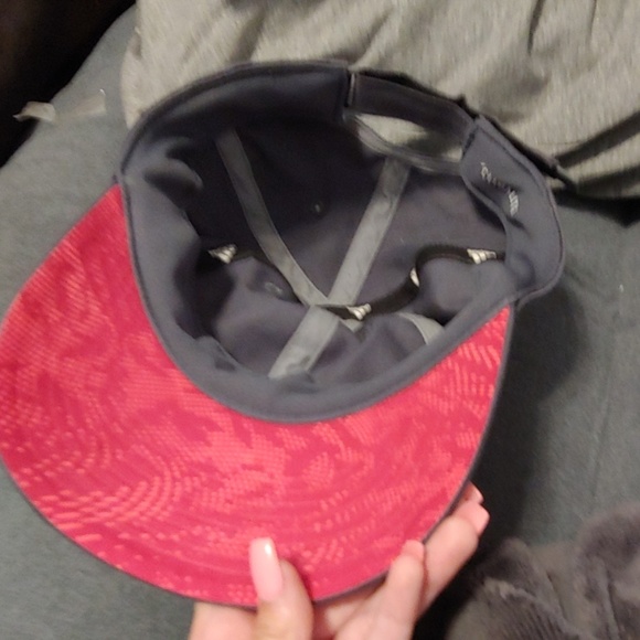 Adidas hat - Picture 3 of 3